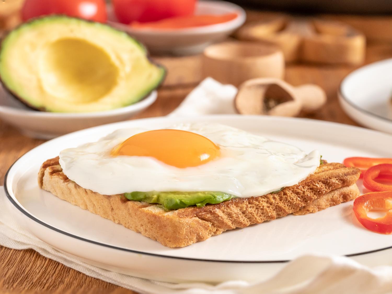 Avocado-Spiegelei-Toast-1