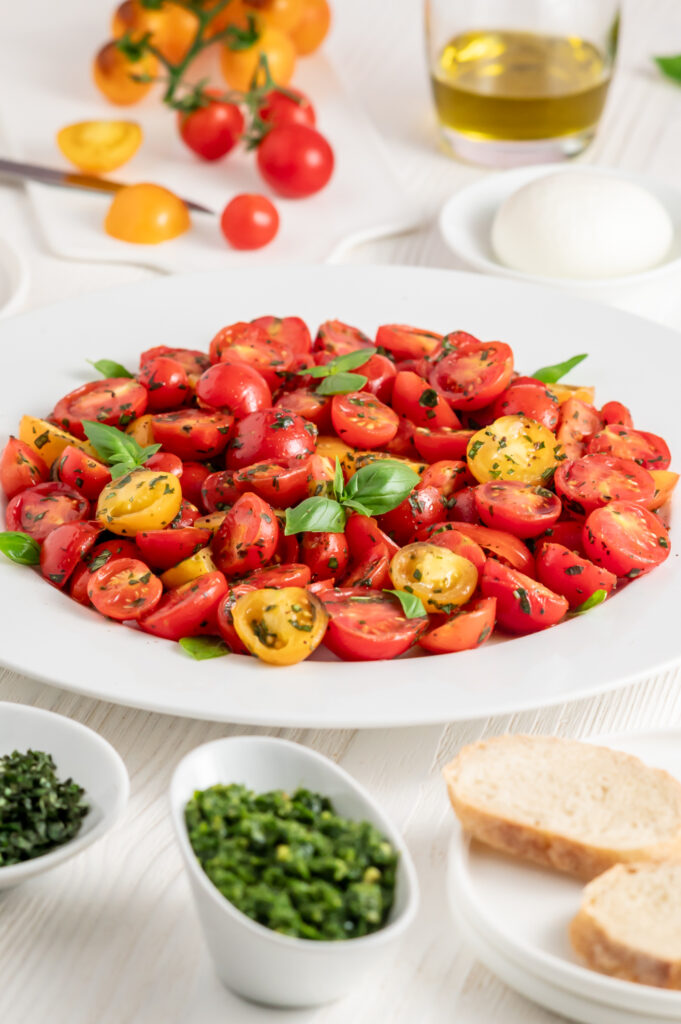 #FOOD17STILL  Axel Collein | Produktfotografie Tomatensalat aus Cocktailtomaten